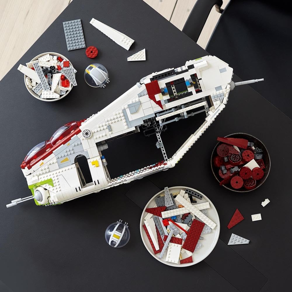 Republic Gunship UCS LEGO Star Wars 75309 – Image 4