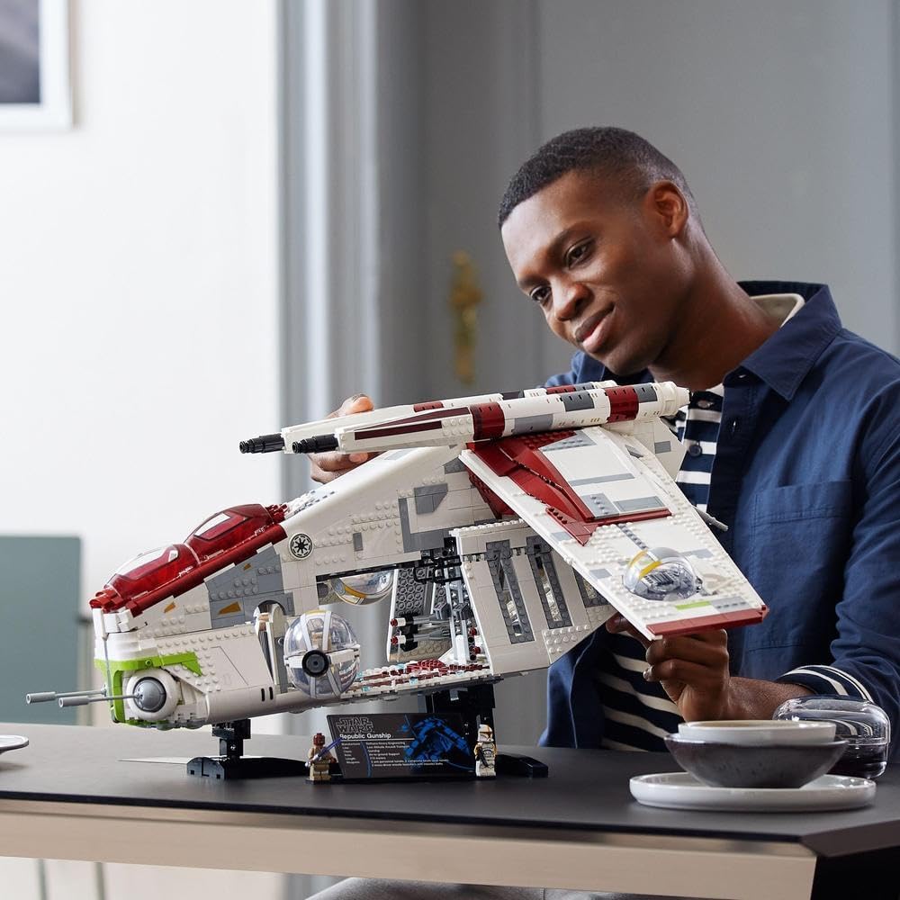 Republic Gunship UCS LEGO Star Wars 75309 – Image 3