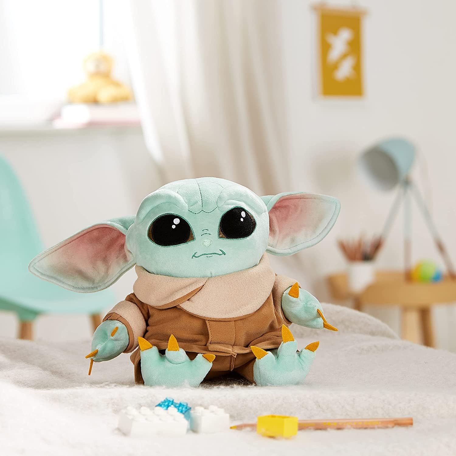 Peluche articulée The Child Baby Yoda Disney de The Mandalorian, 30 cm – Image 4