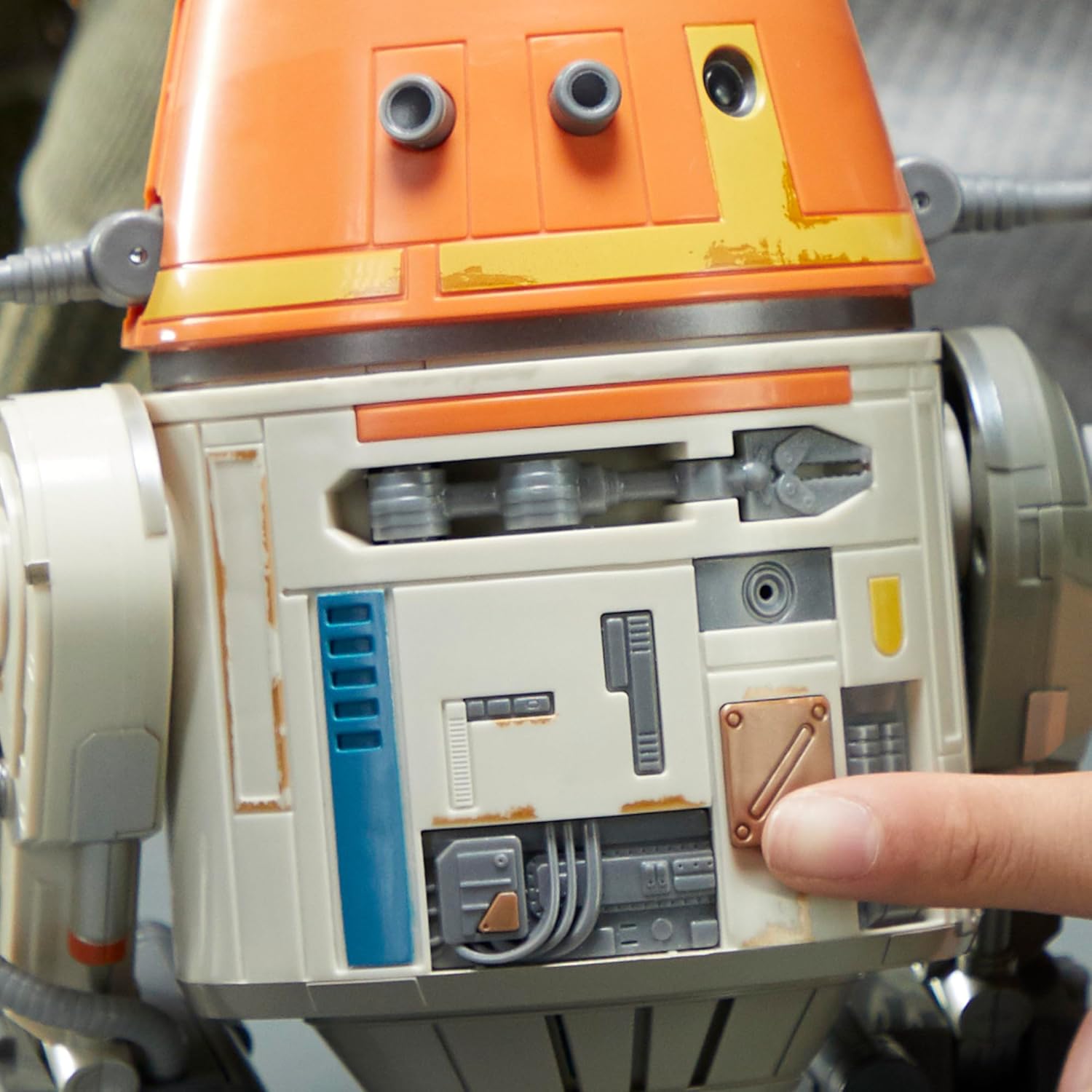 Robot Star Wars Chopper C1-10P animatronique 19 cm avec 40 sons et mouvements – Image 8