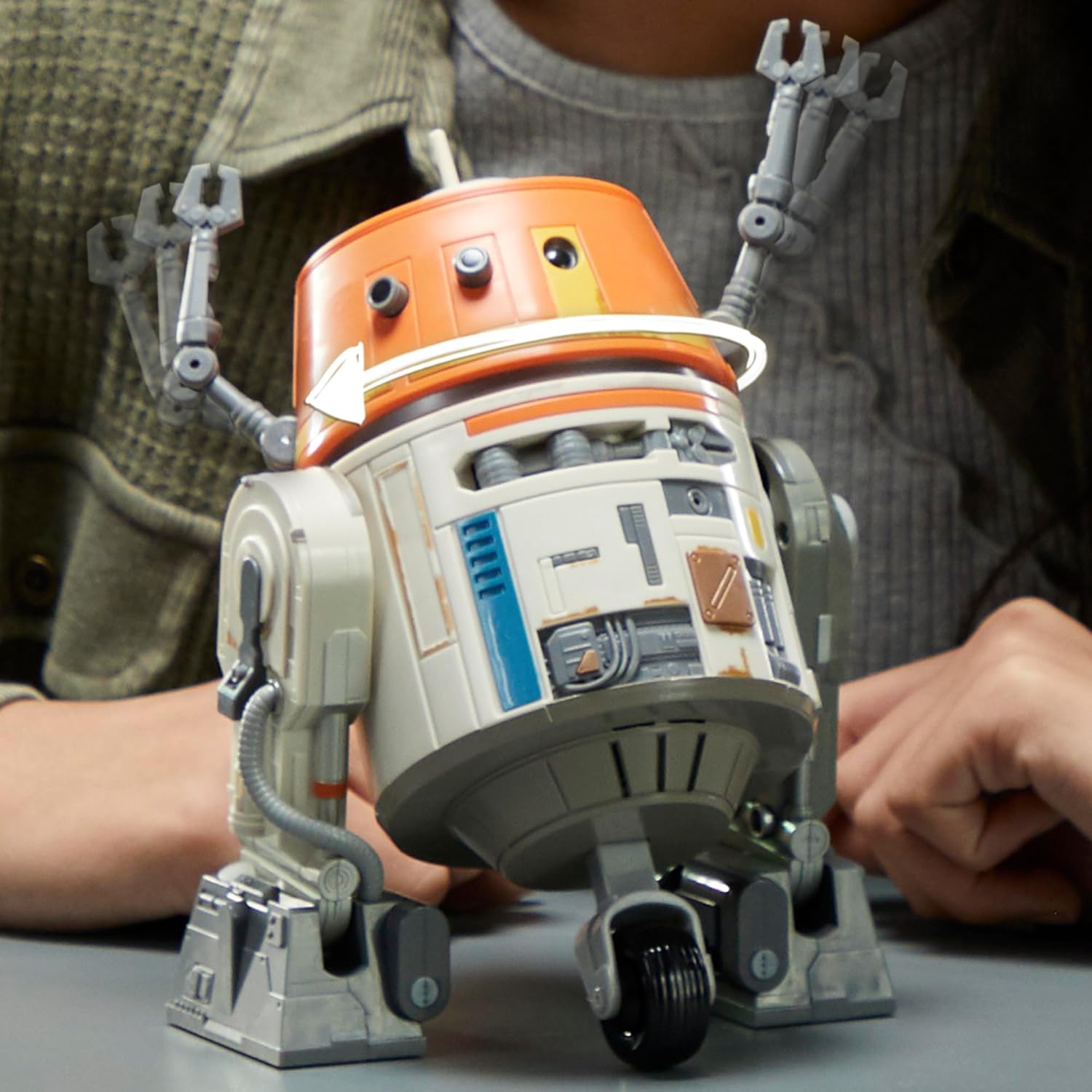 Robot Star Wars Chopper C1-10P animatronique 19 cm avec 40 sons et mouvements – Image 6