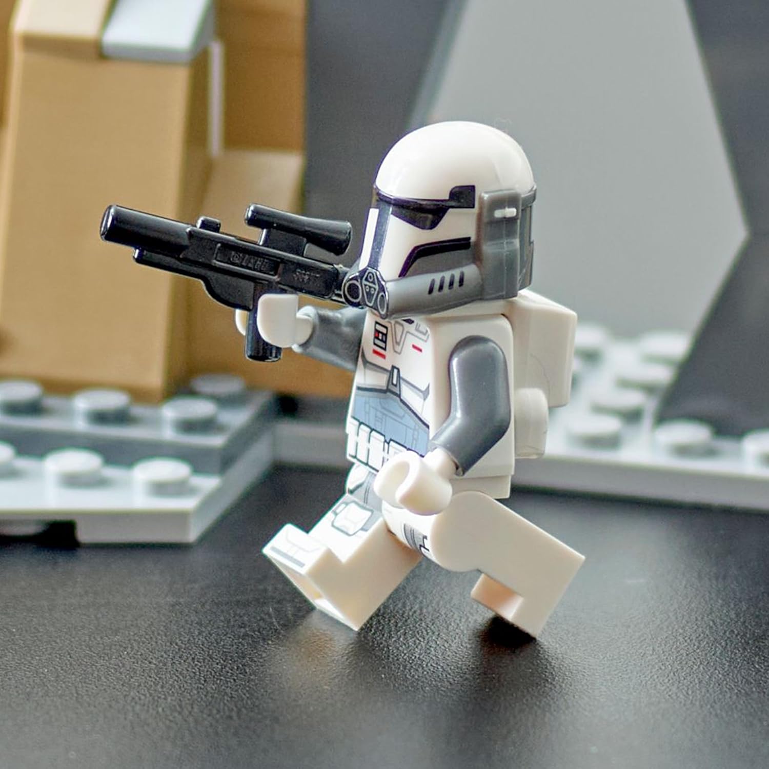 Figurine Lego Star Wars Commando impérial avec blaster et sac à dos de fusée – Image 3