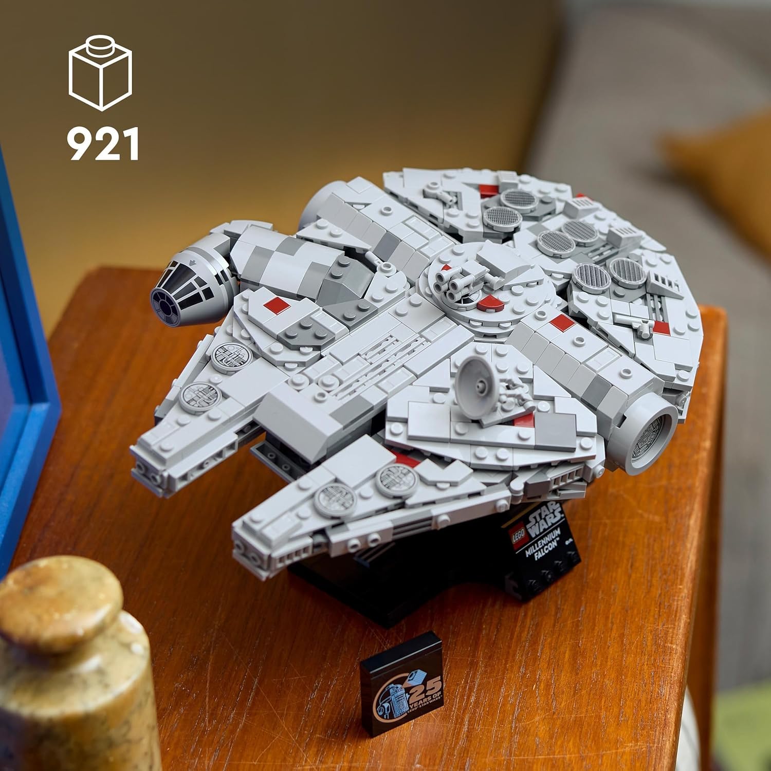LEGO Star Wars Millennium Falcon 75375 avec présentoir – Image 2